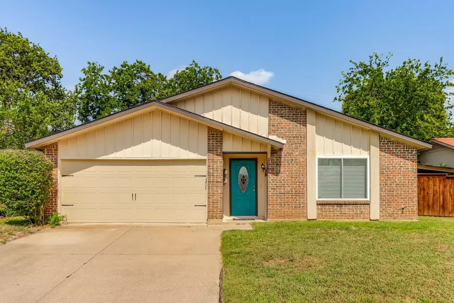 3104 Woodbridge Drive, Bedford, TX 76021