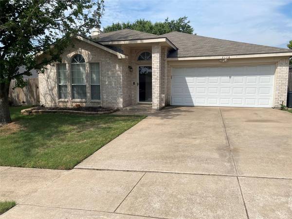 7116 Stonegate Drive, Benbrook, TX 76126