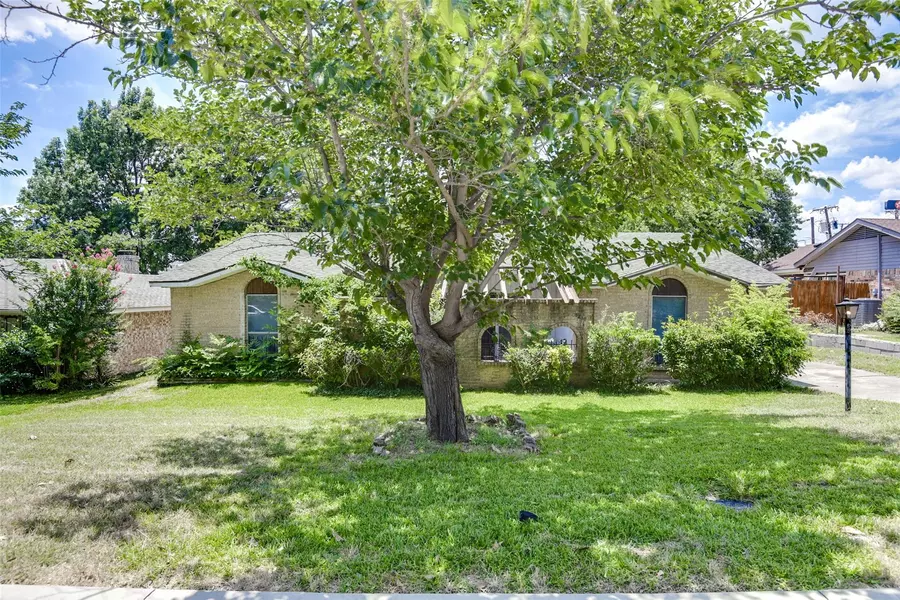 1217 Denmark Street, Grand Prairie, TX 75050