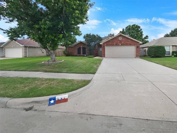 321 Helmsford Trail, Saginaw, TX 76179