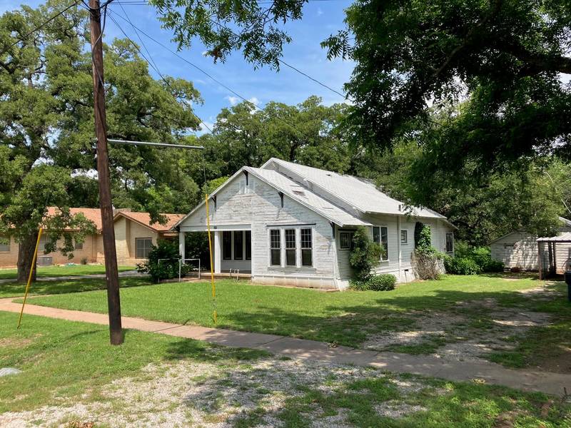 249 S Houston Street, De Leon, TX 76444