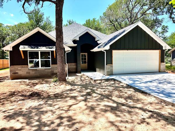 3124 Sky Harbour Drive, Granbury, TX 76049