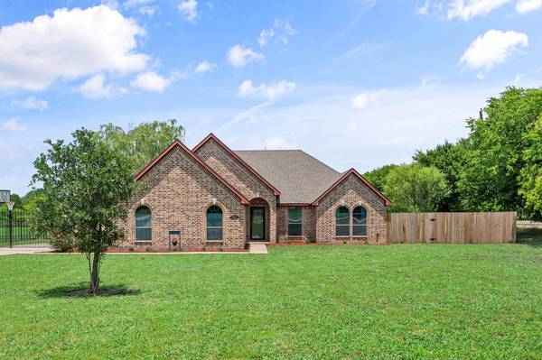 1012 Savannah Lane,  Oak Ridge,  TX 75142