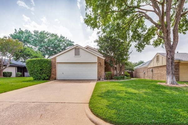 14815 Le Grande Drive, Addison, TX 75001