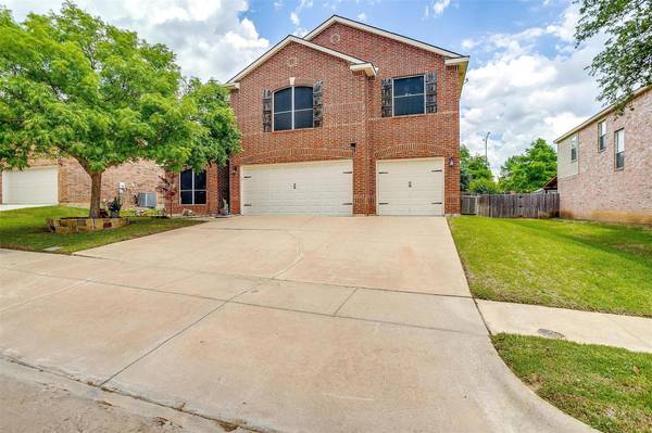 8350 Big Horn Way, Fort Worth, TX 76137