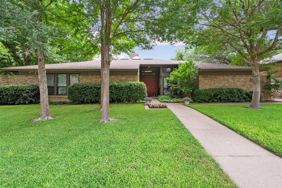 1823 Waterwood Drive, Arlington, TX 76012