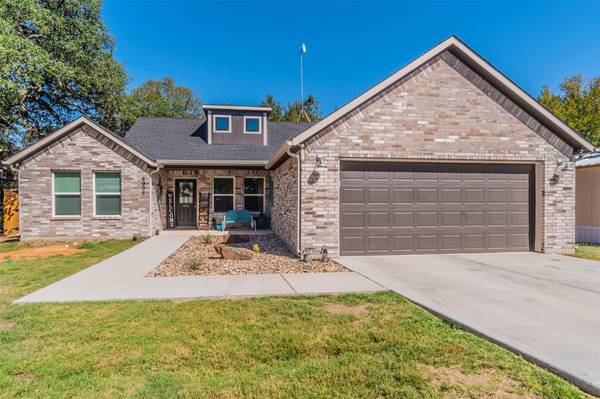 4905 Wichita Street, Granbury, TX 76048