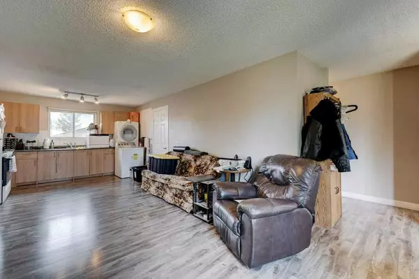 Calgary, AB T3K 2G9,36 Bedwood CRES NE