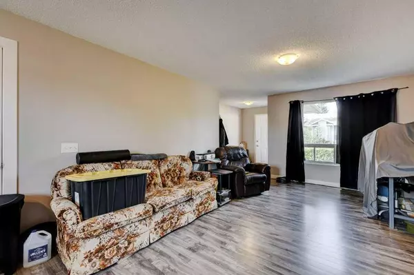 Calgary, AB T3K 2G9,36 Bedwood CRES NE