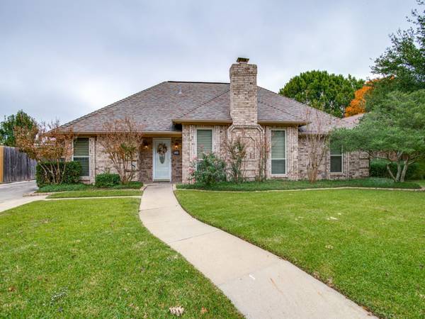 524 Heneretta Drive, Hurst, TX 76054