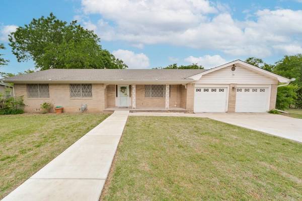 304 Alvord Street,  Chico,  TX 76431