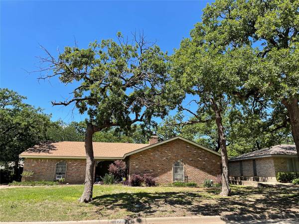 1733 Renee Drive, Hurst, TX 76054