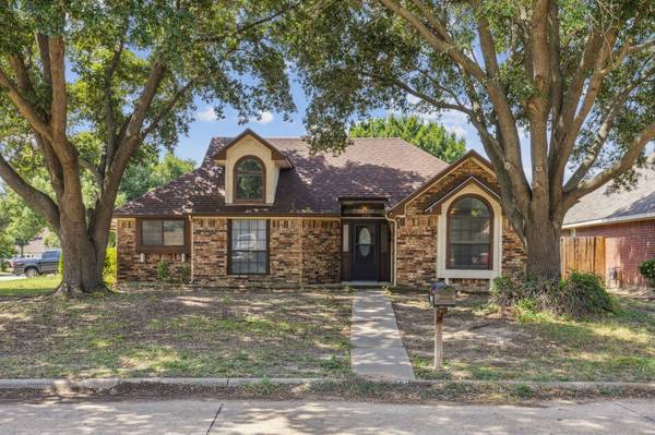 2731 Wentworth Drive, Grand Prairie, TX 75052