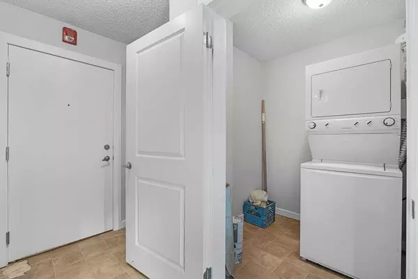 Calgary, AB T2S3G3,2204 1 ST SW #106