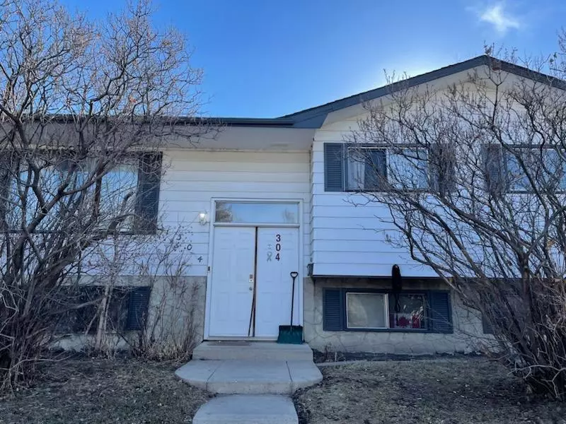 Calgary, AB T2A 3T7,304 Penbrooke CRES SE