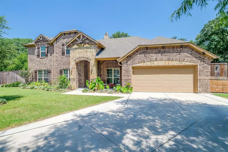 120 Venado Court, Azle, TX 76020