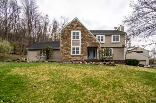 1 Knob Hill Rd, Washington Twp., NJ 07840