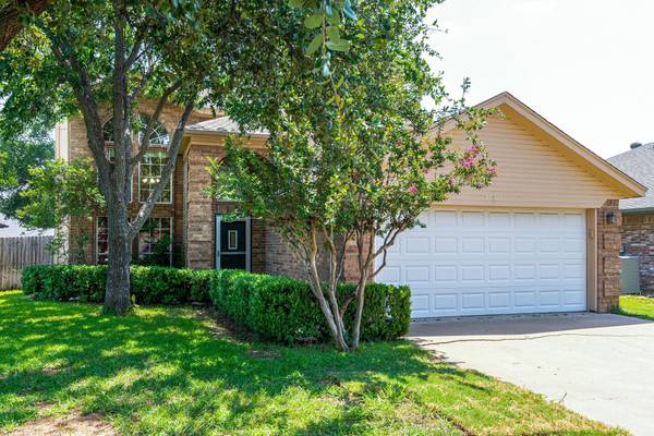 6904 Tessa Drive, North Richland Hills, TX 76182