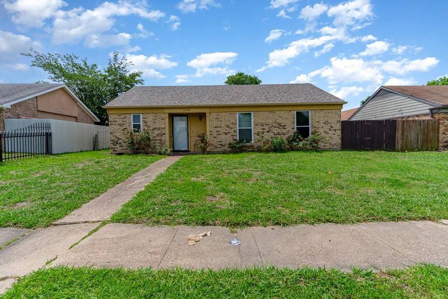 10458 Oak Gate Lane, Dallas, TX 75217