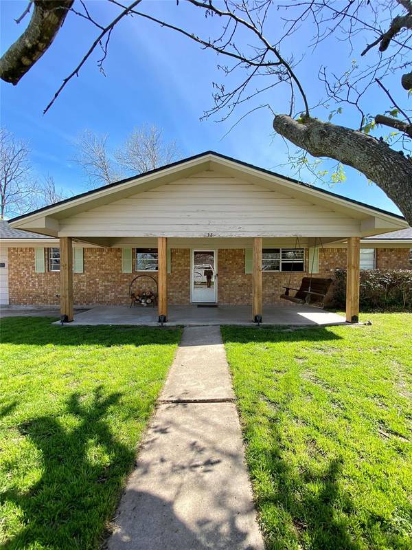 933 North pecan, Hico, TX 76457