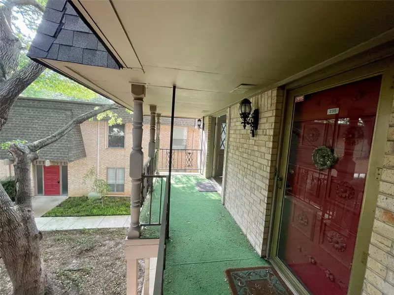 4320 Bellaire Drive S #235W, Fort Worth, TX 76109