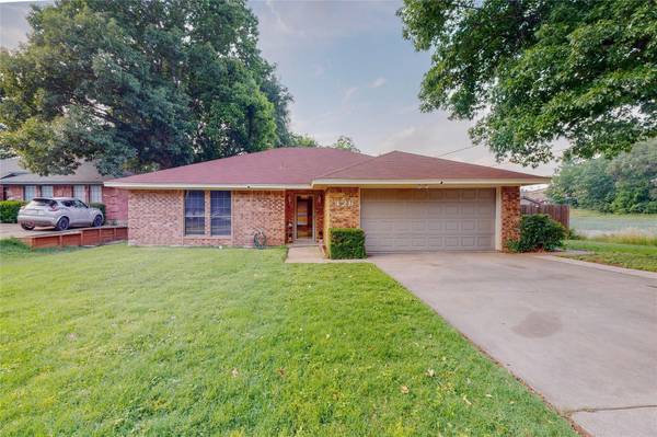 426 Oakview Drive, Grand Prairie, TX 75050