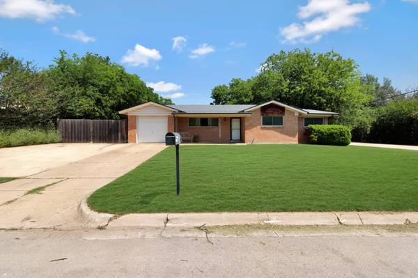 100 Mildred Lane, Benbrook, TX 76126