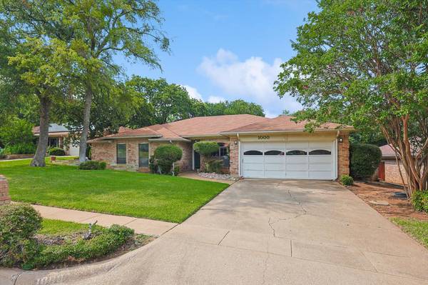 1000 Rosewood Court, Euless, TX 76039