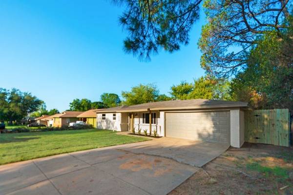 1029 Cavender Drive, Hurst, TX 76053