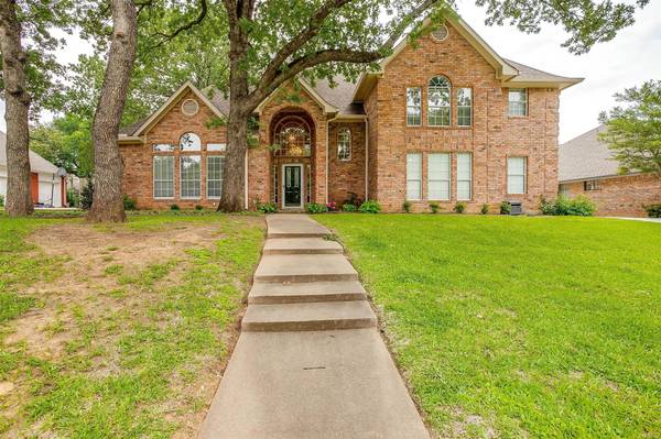 814 Majestic Oaks Court, Mansfield, TX 76063