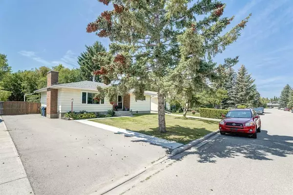 Calgary, AB T3A 1Z2,5823 Dalcastle DR NW