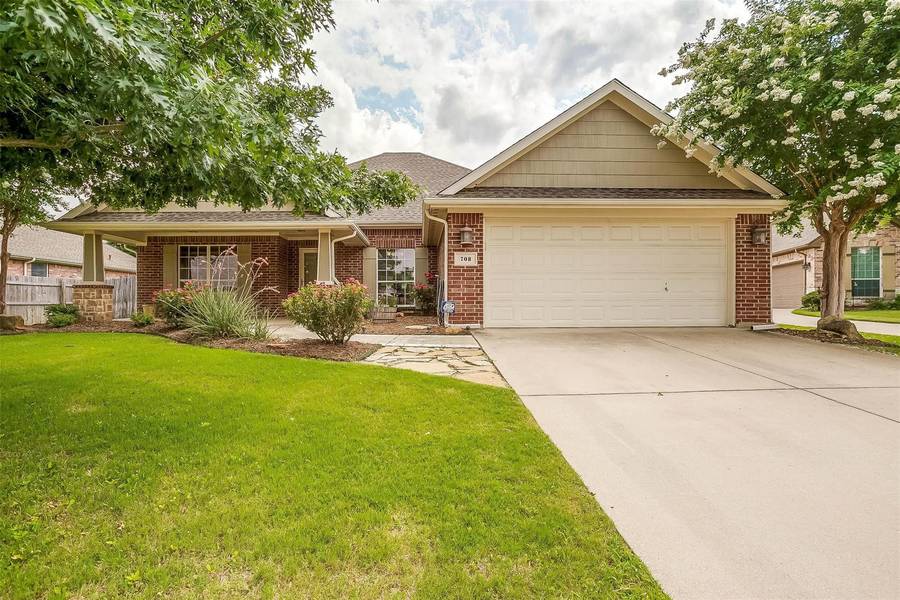 708 Lone Oak Court, Burleson, TX 76028