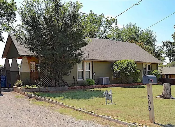 606 W 4th Street, Cordell, OK 73632