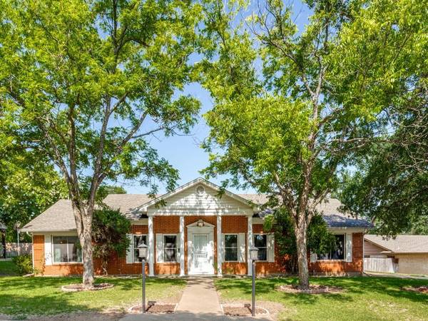 4217 Dawn Drive, Benbrook, TX 76116