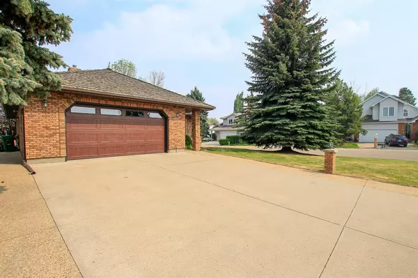 Red Deer, AB T4R 2A8,3 Dickenson Close