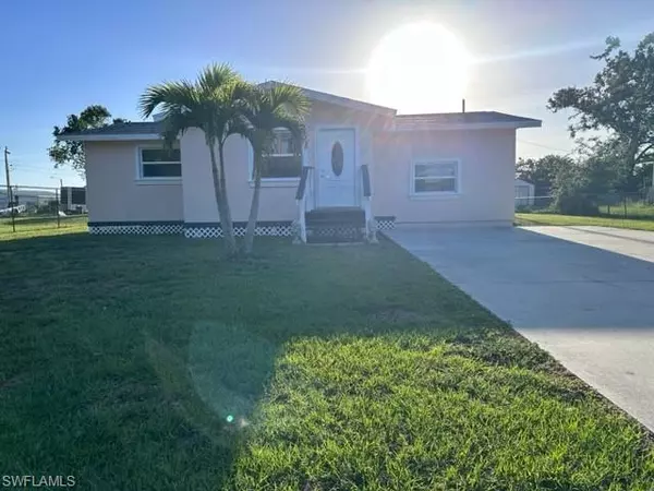 2935 Winona DR, North Fort Myers, FL 33917