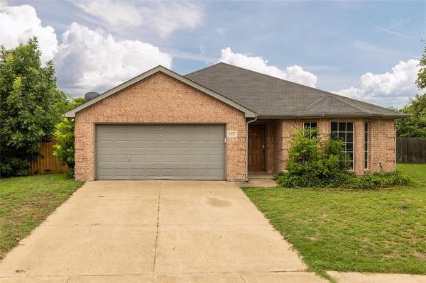 1031 Benjamin Drive, Burleson, TX 76028