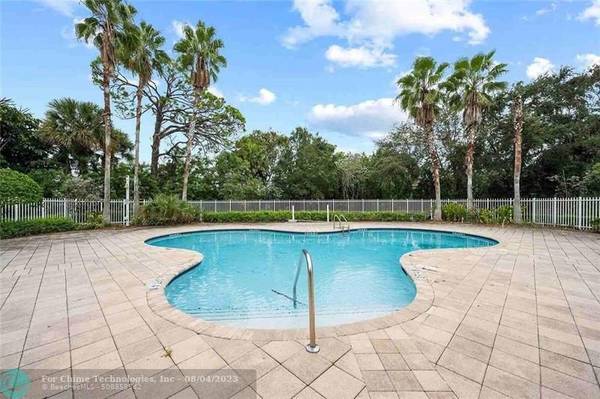 West Palm Beach, FL 33415,819 Pipers Cay Dr  #819