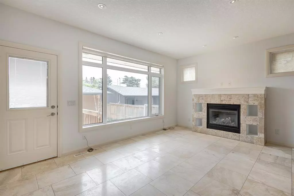 Calgary, AB T3E 3R6,3134 44 ST SW