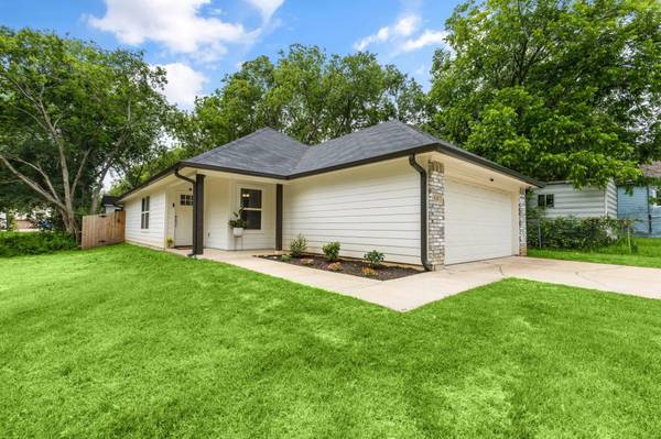 535 W Heard Street, Cleburne, TX 76033