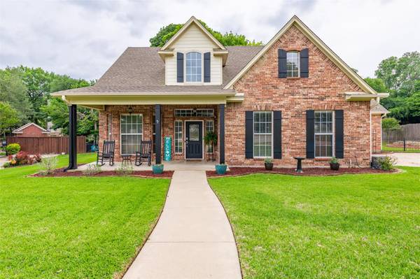 308 Leeward Circle, Azle, TX 76020