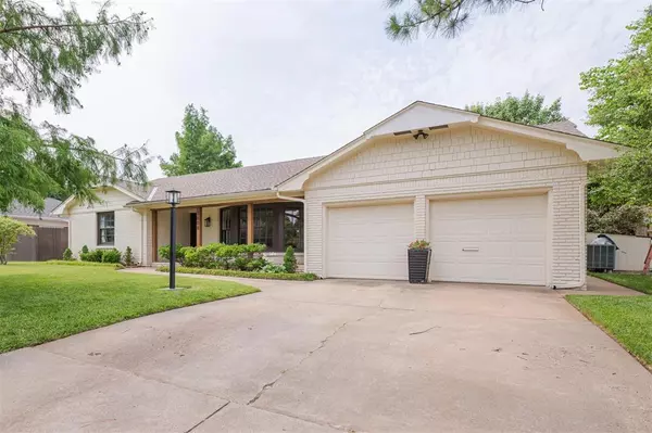 1608 Glenbrook Terrace, Nichols Hills, OK 73116