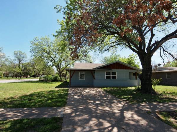 1326 Morado Street, Graham, TX 76450