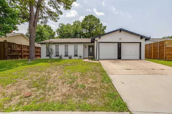 648 Sweetbriar Drive, Lewisville, TX 75067