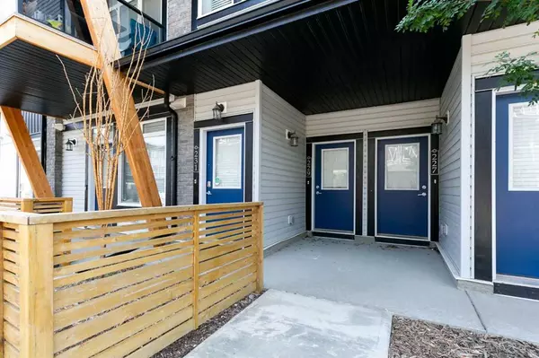 Calgary, AB T3J 0Y3,229 Savanna WALK NE