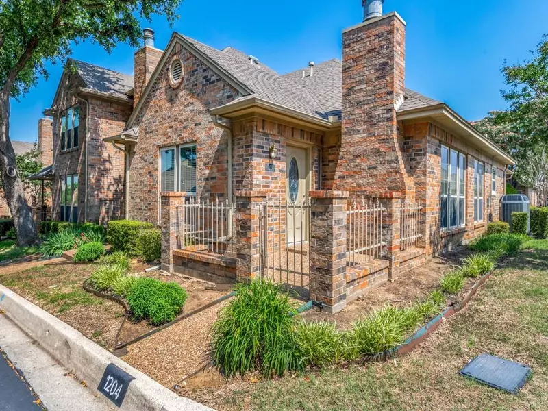 1204 Wooded Trail, Hurst, TX 76053