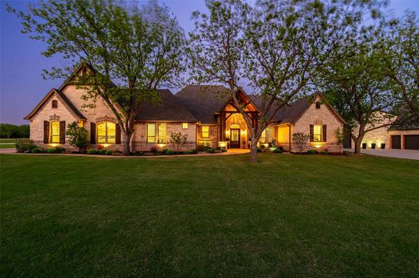 9204 King Air Drive, Granbury, TX 76049