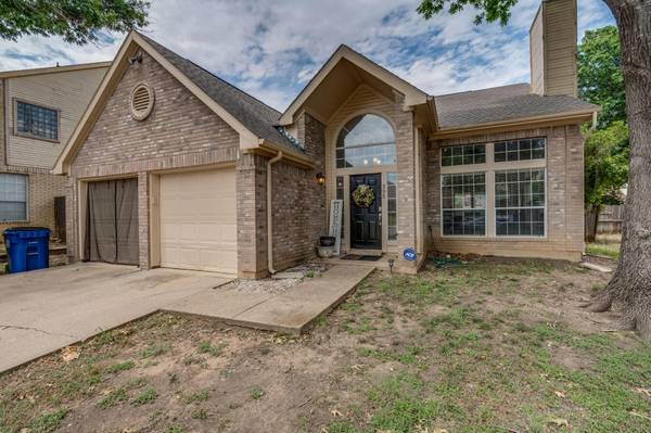 305 Meandering Way, Glenn Heights, TX 75154