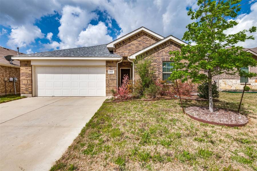 8921 Prairie Dawn Drive, Fort Worth, TX 76131