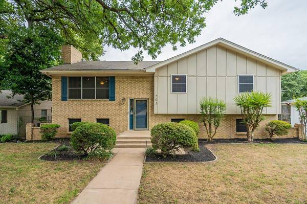 701 Monette Drive, Bedford, TX 76022